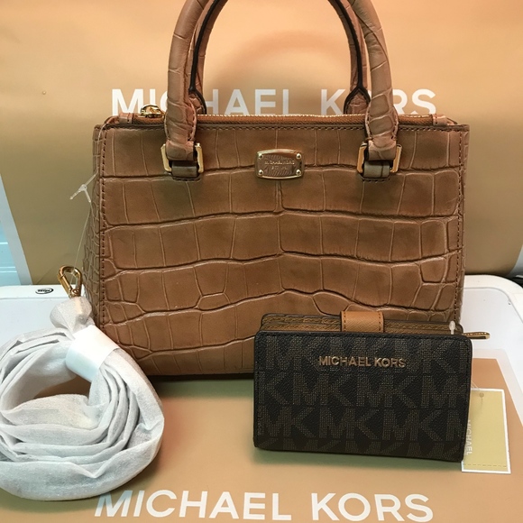 Michael Kors Handbags - 🌸Michael Kors Set🌸 purse and wallet